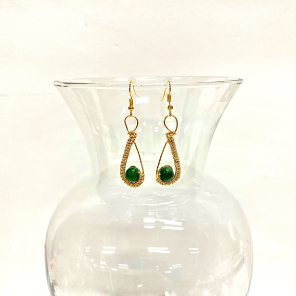 HANDMADE Green Aventurine Beads in Wrapped and Woven Frame Dangle Earrings - Picture 4 of 10